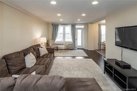 Photo of 14 Westview Avenue #409, Tuckahoe, NY 10707 (MLS # 941032)