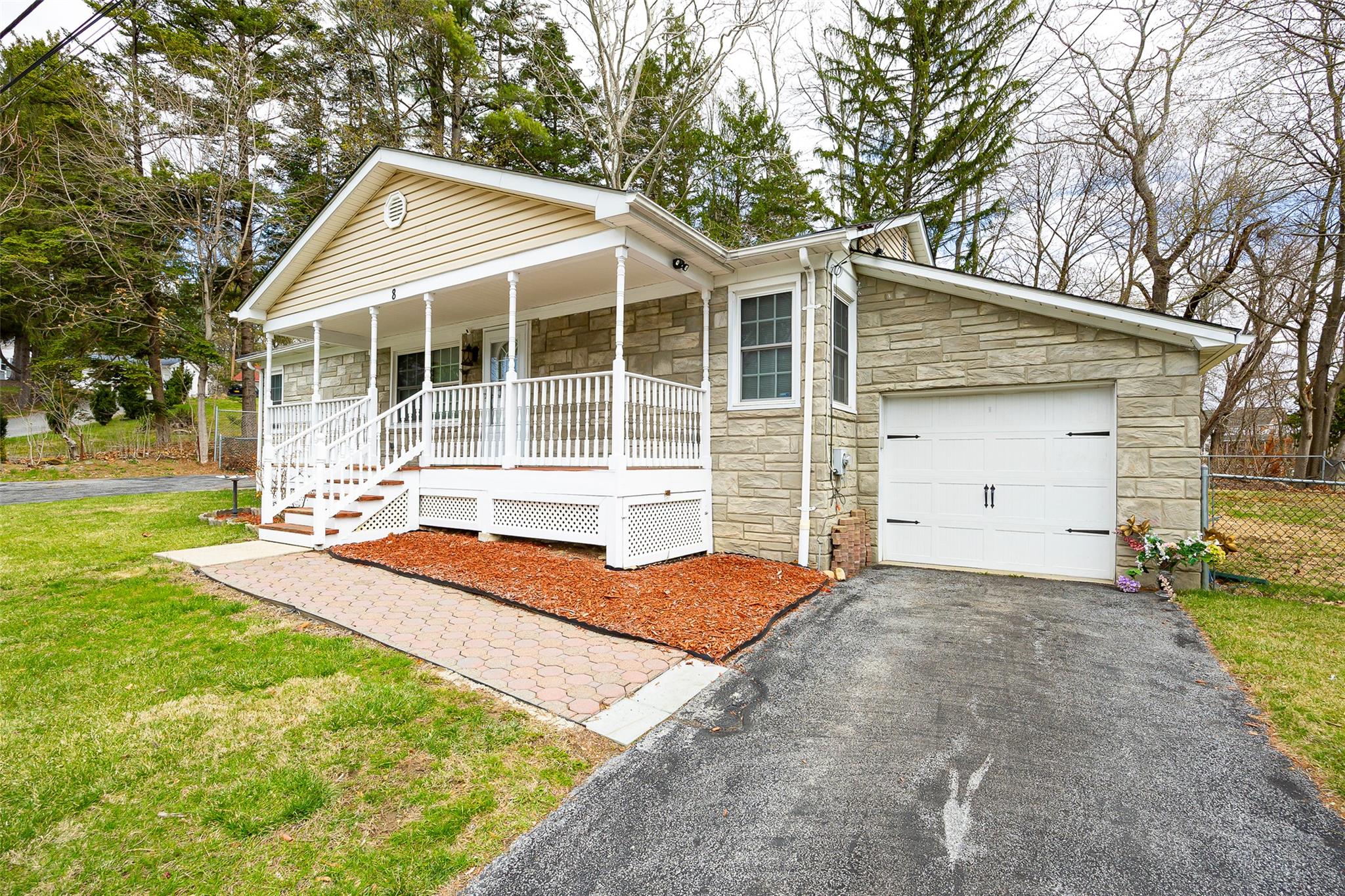 8 Holt Road, Hyde Park, New York image 3