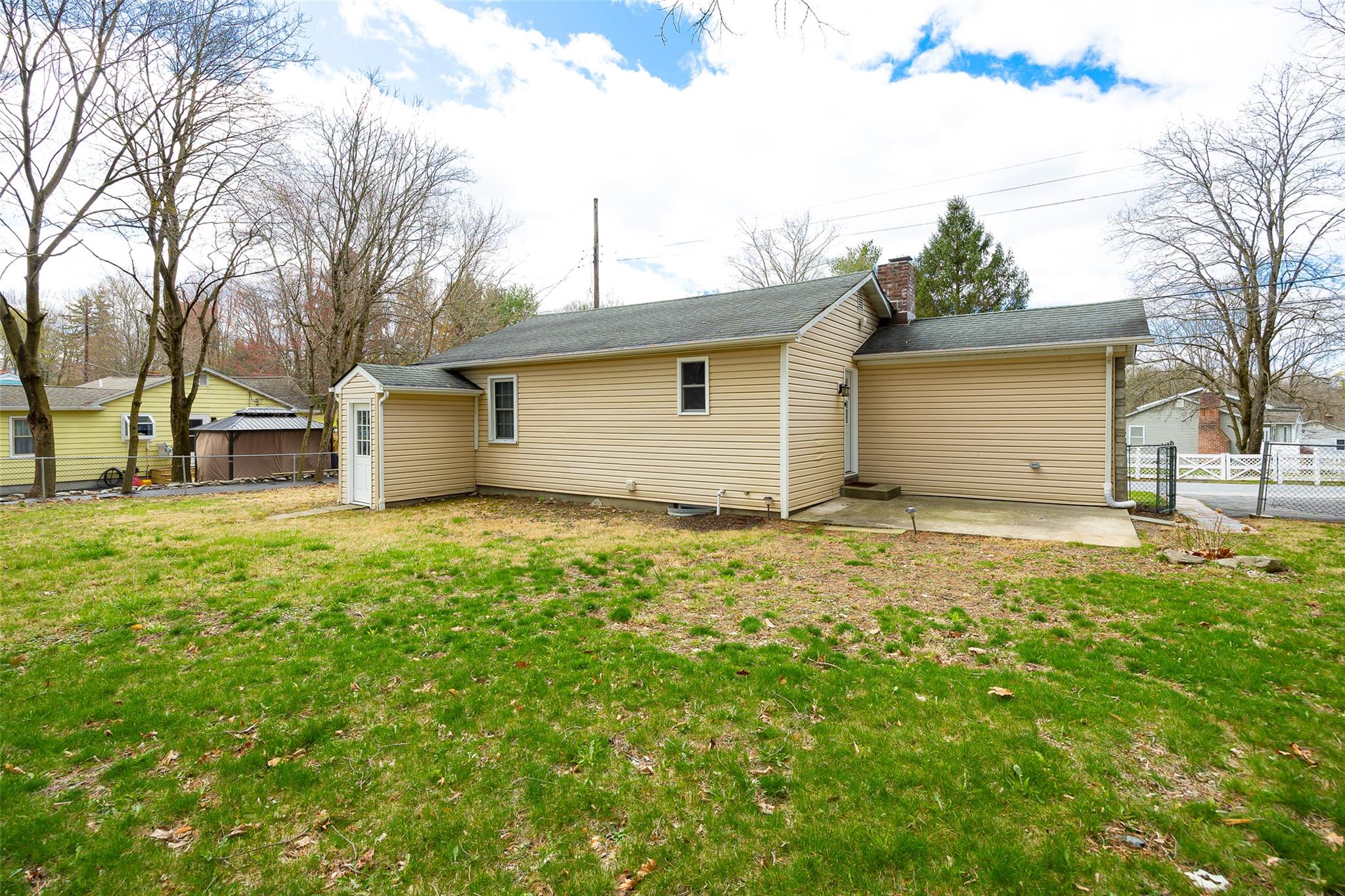 8 Holt Road, Hyde Park, New York image 19