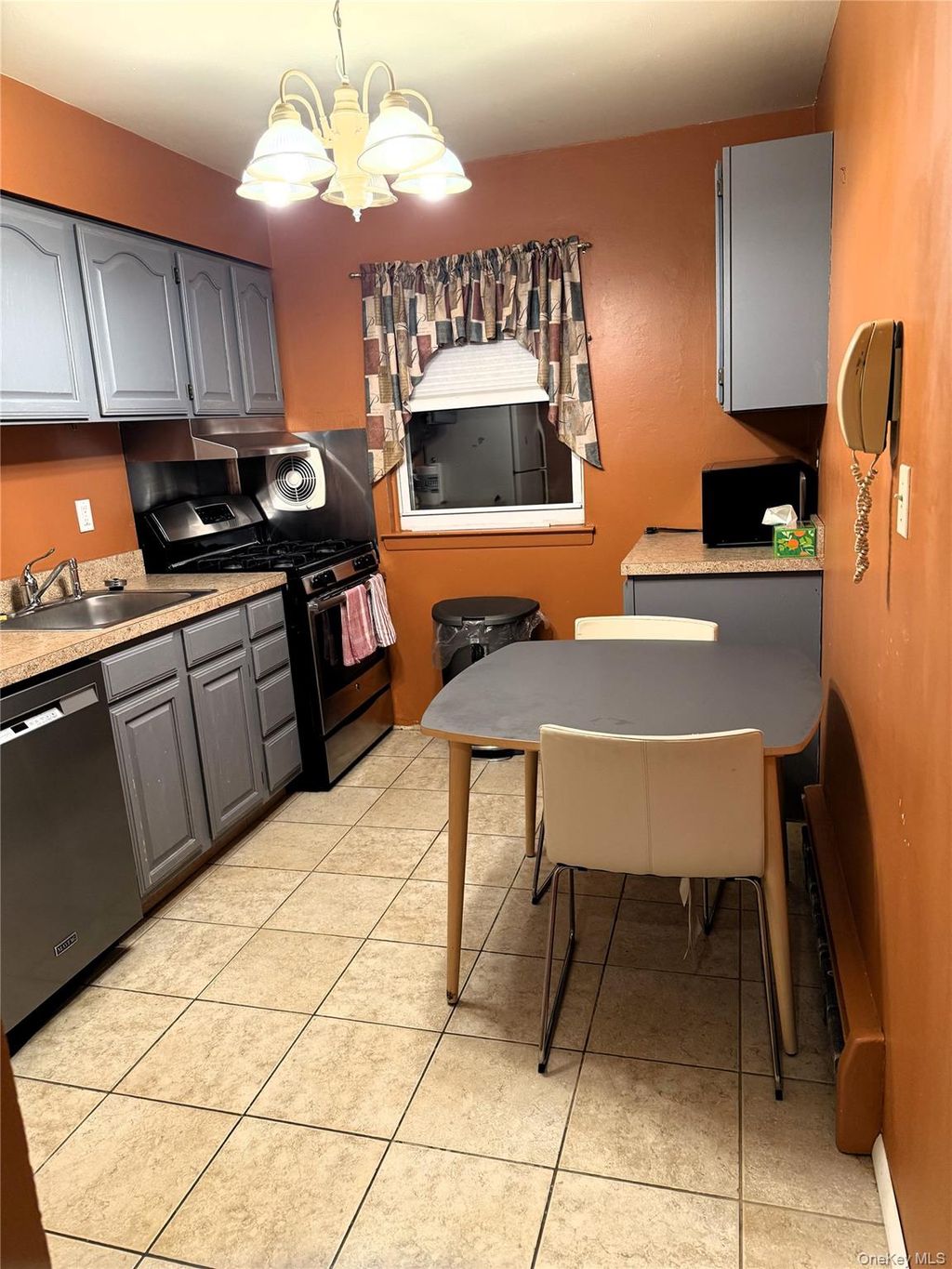 Photo of 140 Meyer Oval, Pearl River, NY 10965 (MLS # 945224)