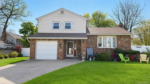 42 Kenwood Avenue Massapequa NY 11758