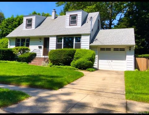 Photo of 46 Fieldstone Drive, Syosset, NY 11791 (MLS # 920471)