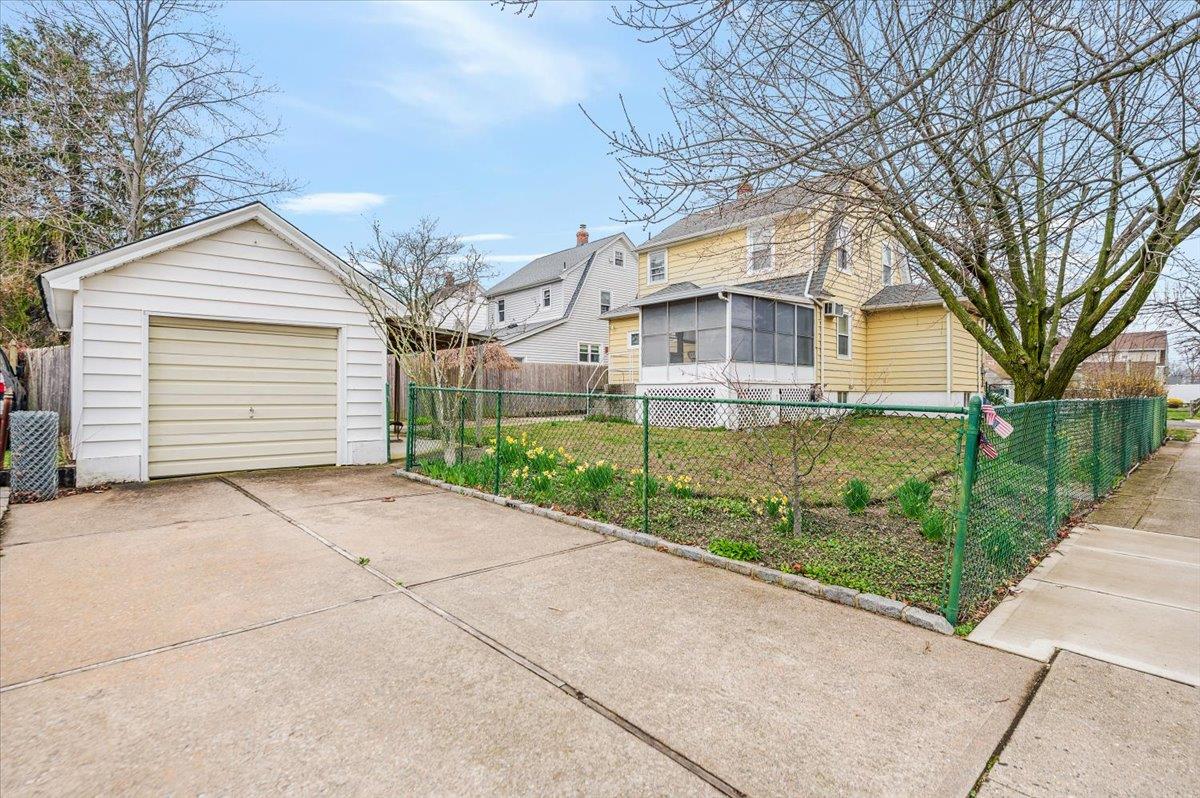 601 Hughes Street, Bellmore, New York image 24