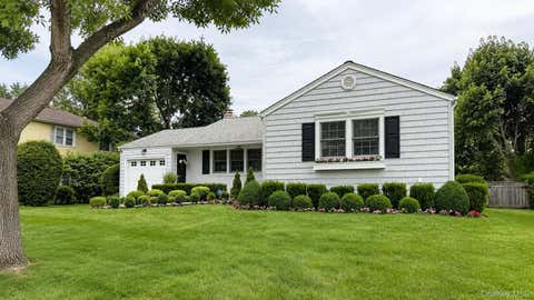Homes For Rent - 205 Meadbrook Road<br/> Nassau County, Garden City, NY 11530