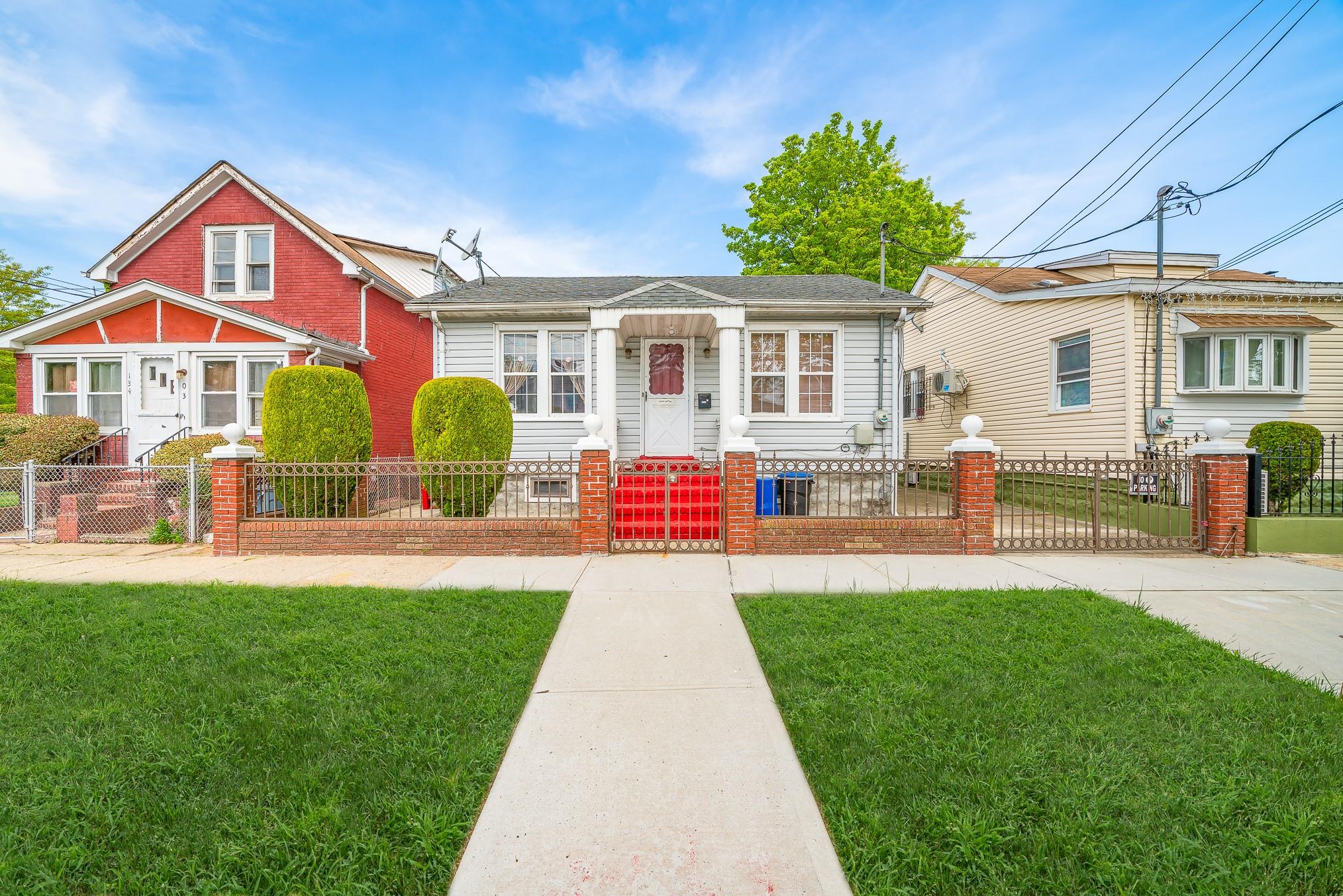 116th Avenue, South Ozone Park, Queens, NY - 2 Bedrooms  
1 Bathrooms  
4 Rooms - 