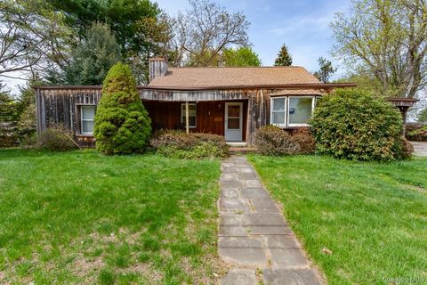 Photo of 27 Lancaster Avenue, Montrose, NY 10548 (MLS # 984998)
