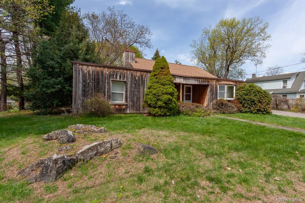 Photo of 27 Lancaster Avenue, Montrose, NY 10548 (MLS # 984998)