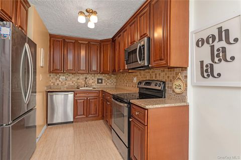 9-20 166 Street 4D Beechhurst NY 11357