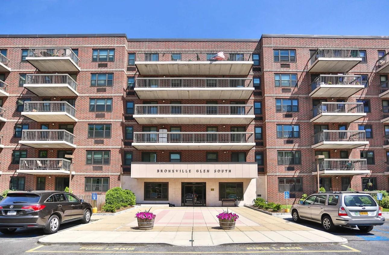 Rental Property at Midland Avenue 811, Bronxville, New York - Bedrooms: 1 
Bathrooms: 1  - $2,750 MO.