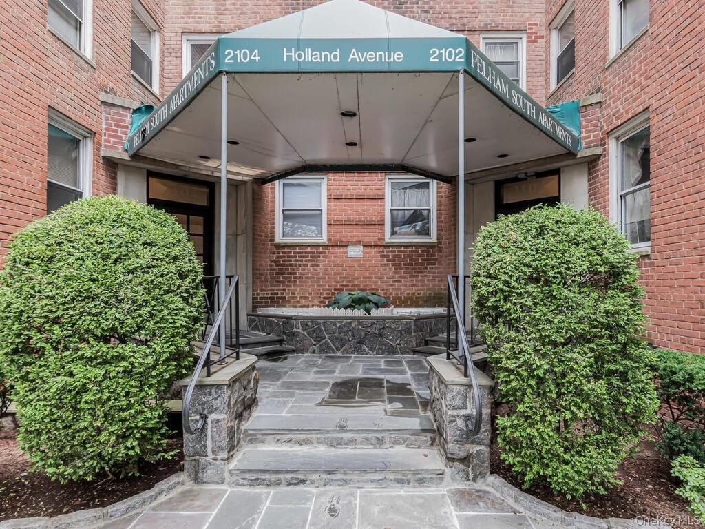 Photo of 2104 Holland Avenue #4H, Bronx, NY 10462 (MLS # 958286)