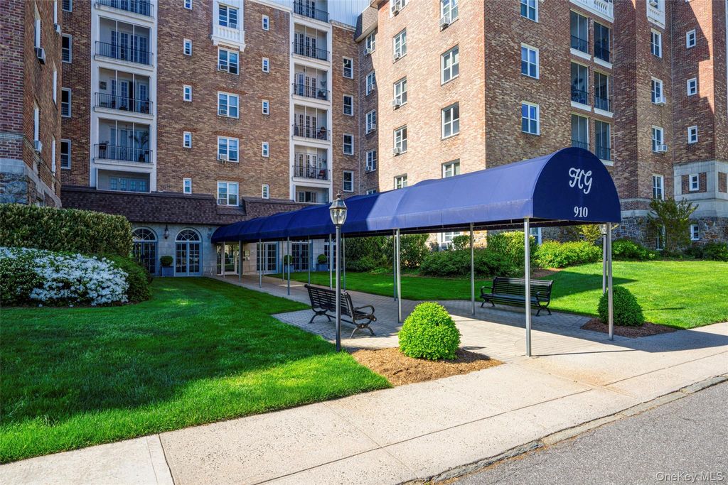 Photo of 910 Stuart Avenue #2J, Mamaroneck, NY 10543 (MLS # 919071)