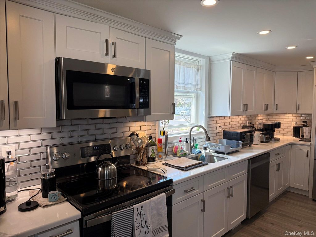 Photo of 12 Carlton Drive, Massapequa, NY 11758 (MLS # 986516)