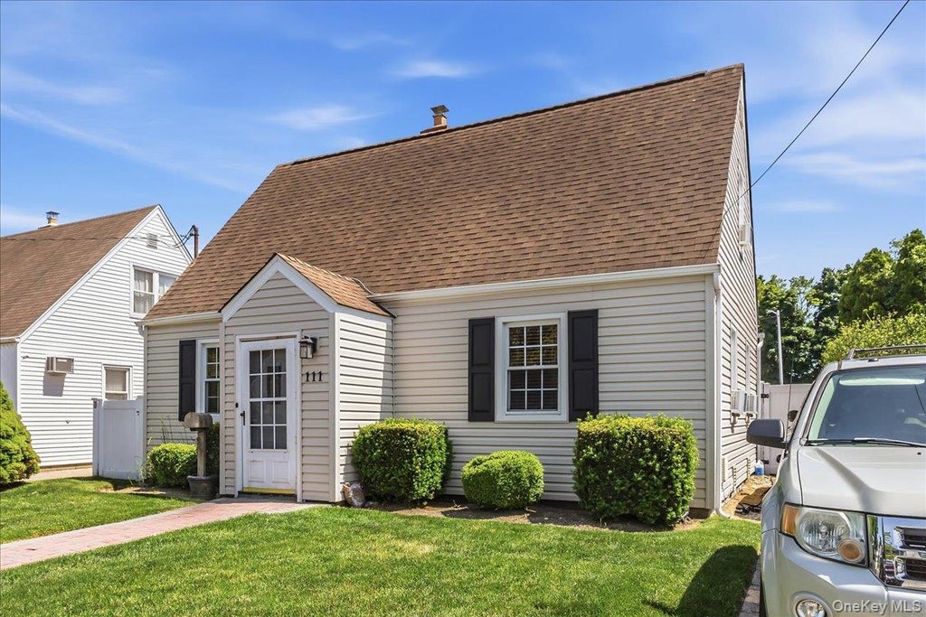 Photo of 111 Birch Lane, Valley Stream, NY 11581 (MLS # 1009763)