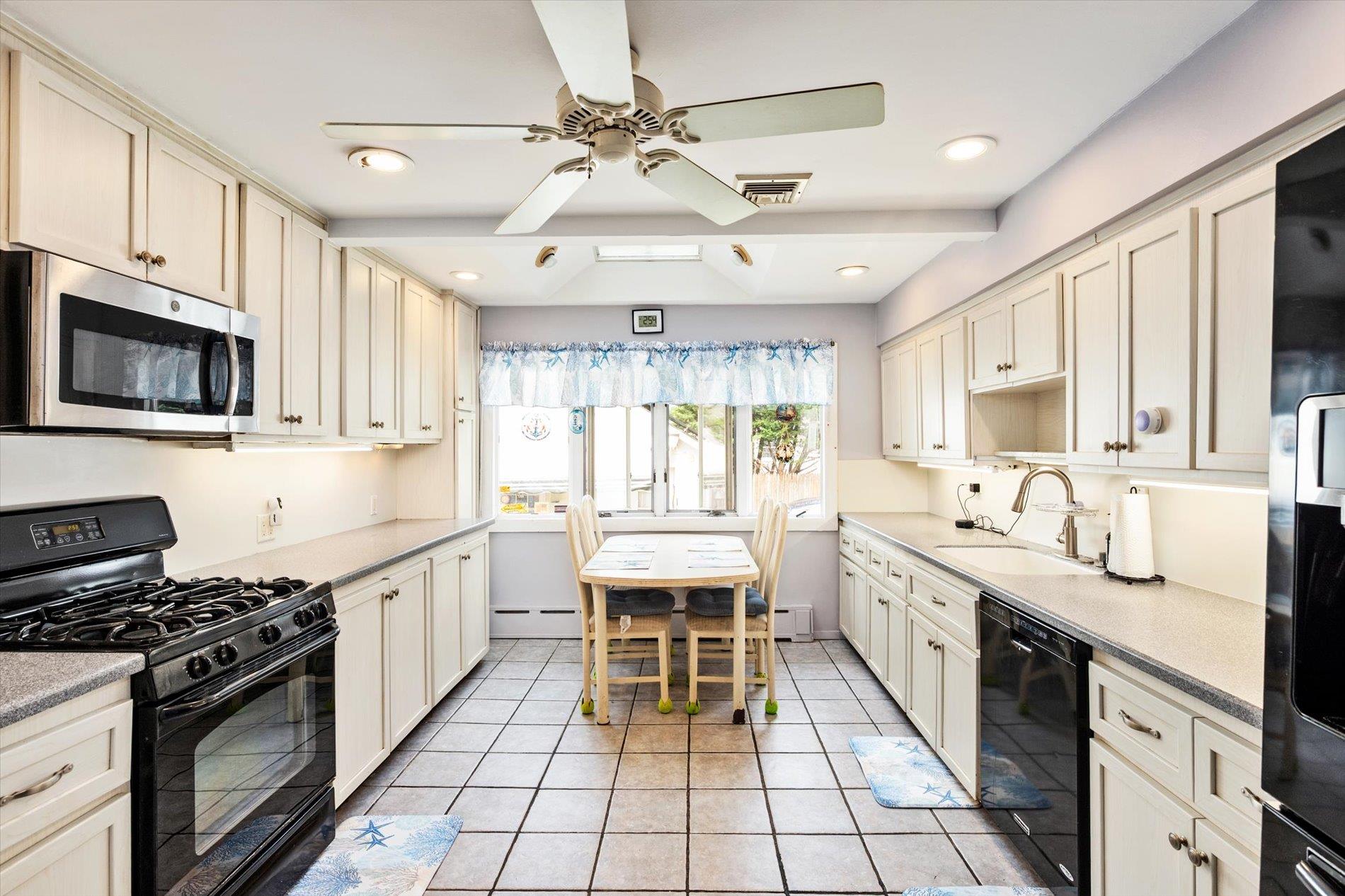 696 Madison Avenue, Lindenhurst, New York image 9