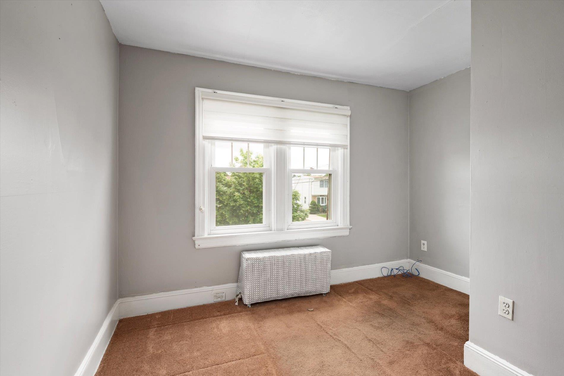 696 Madison Avenue, Lindenhurst, New York image 16