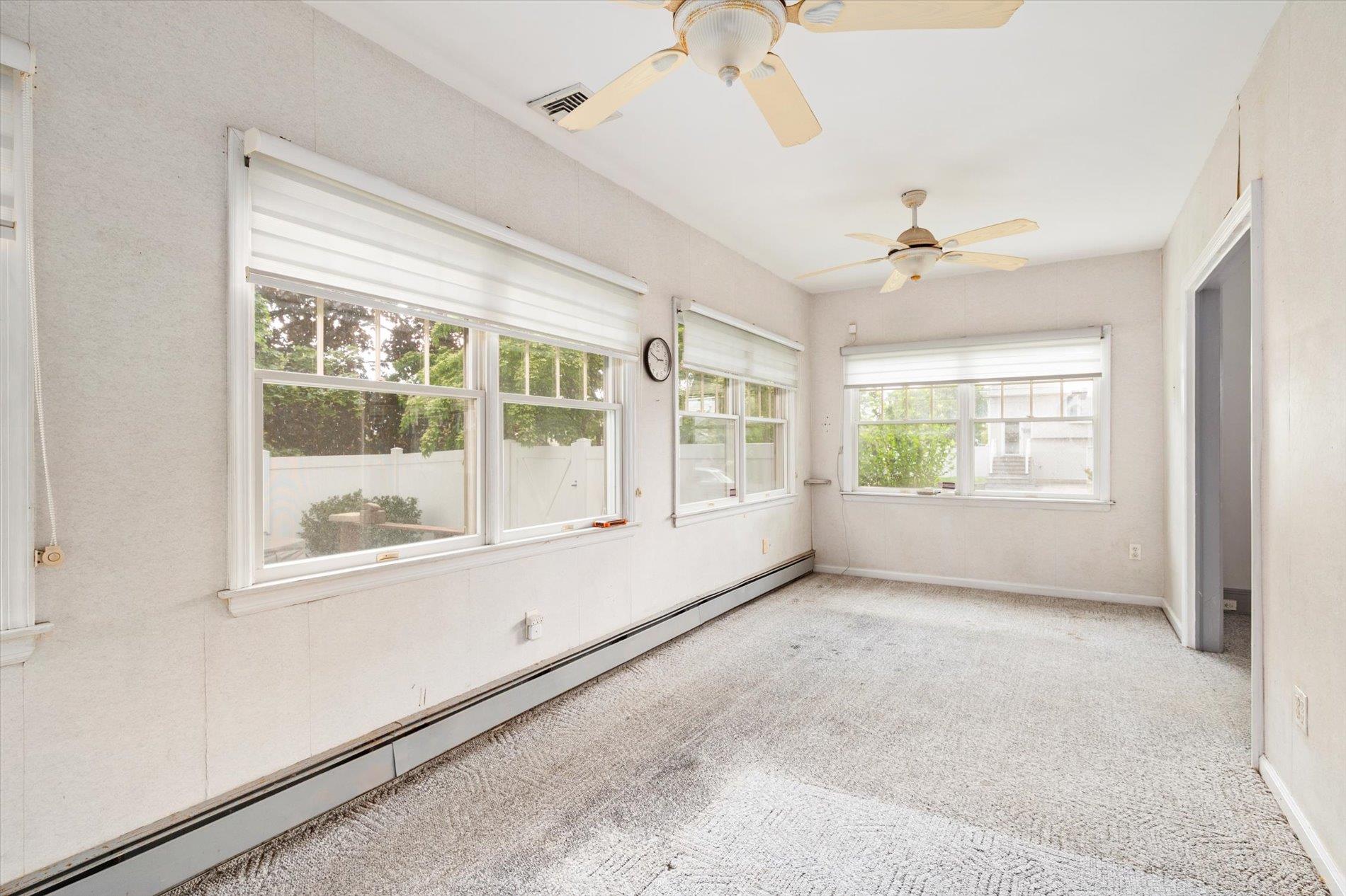 696 Madison Avenue, Lindenhurst, New York image 13