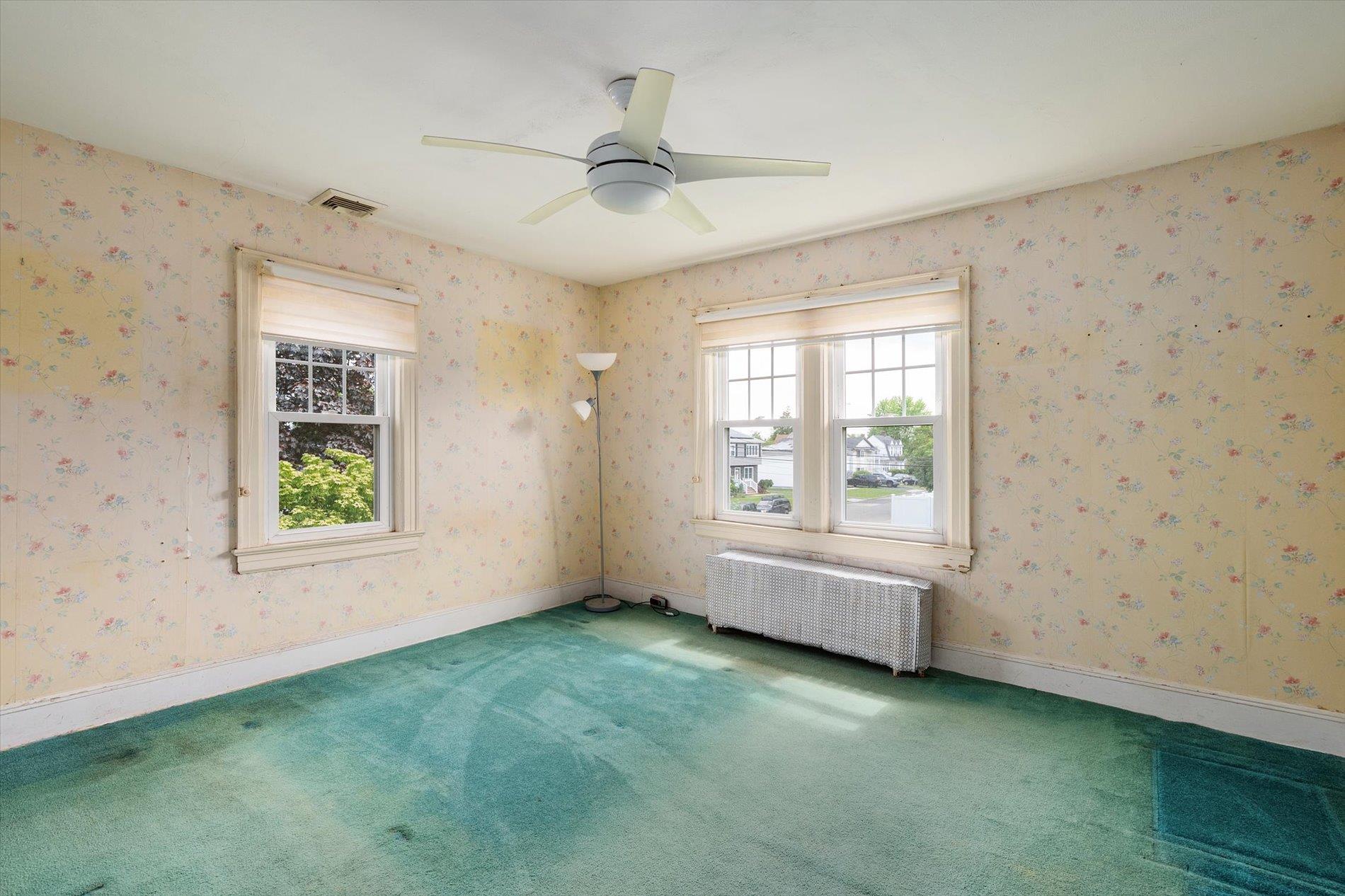 696 Madison Avenue, Lindenhurst, New York image 17