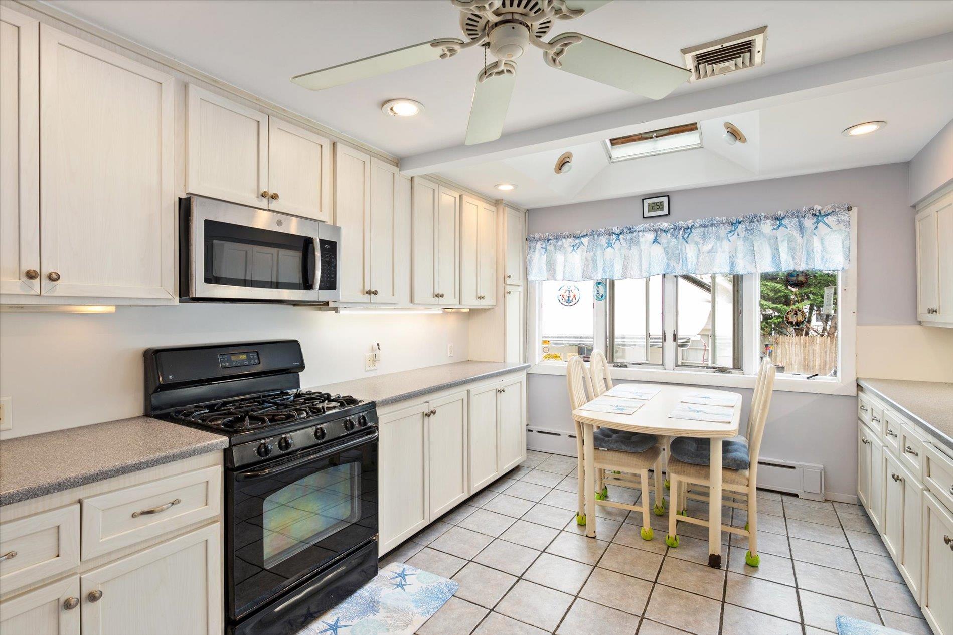 696 Madison Avenue, Lindenhurst, New York image 10