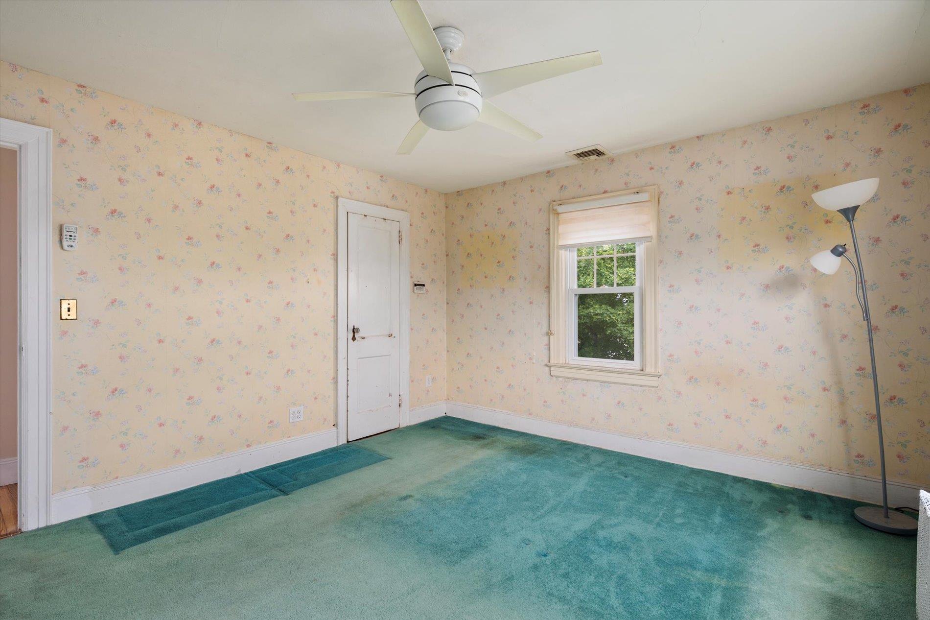 696 Madison Avenue, Lindenhurst, New York image 18