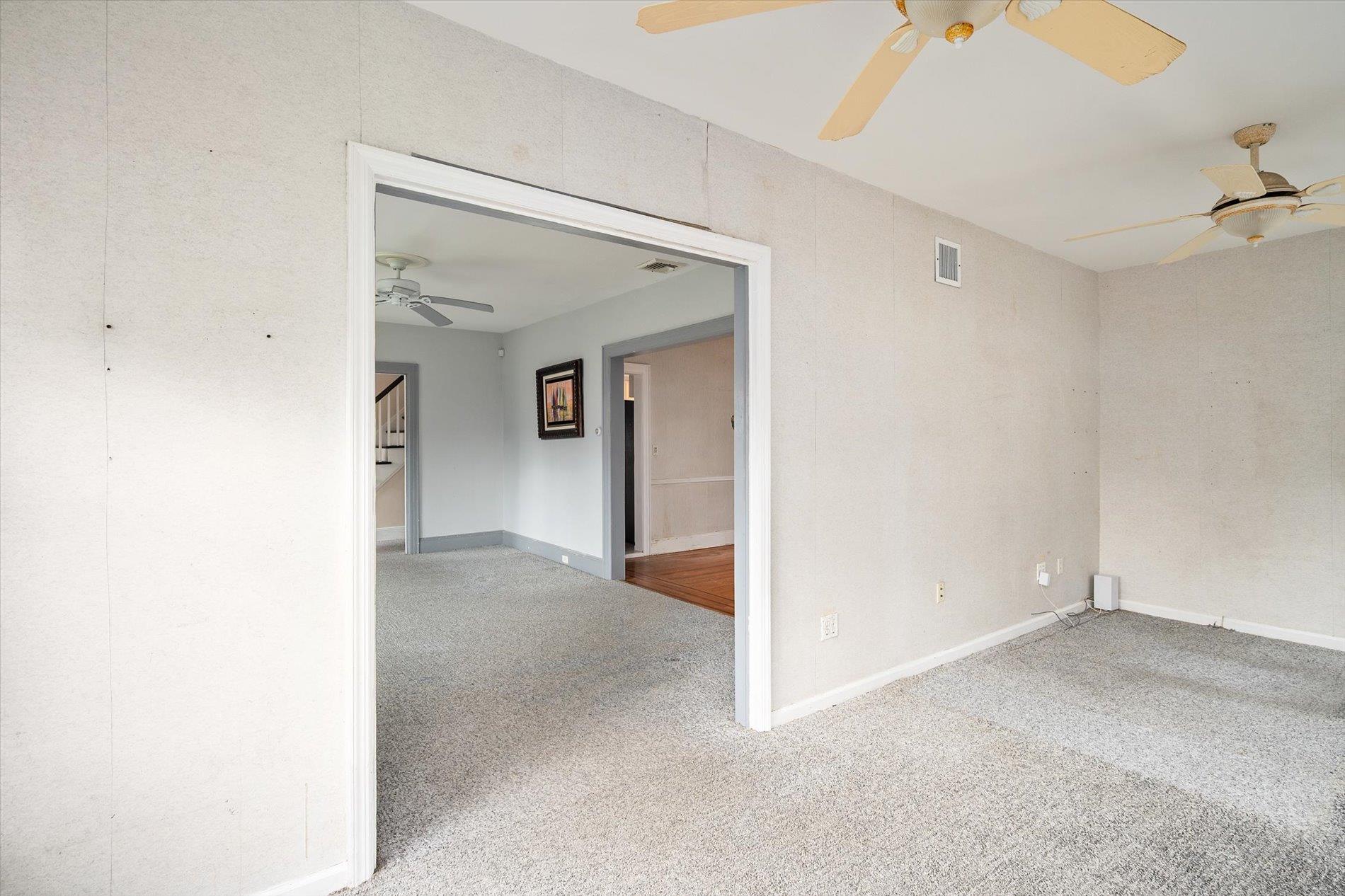 696 Madison Avenue, Lindenhurst, New York image 12