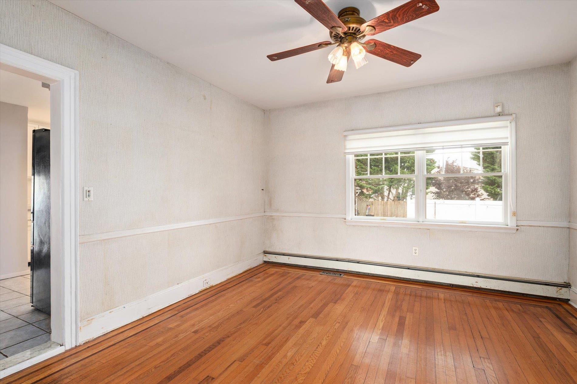 696 Madison Avenue, Lindenhurst, New York image 8