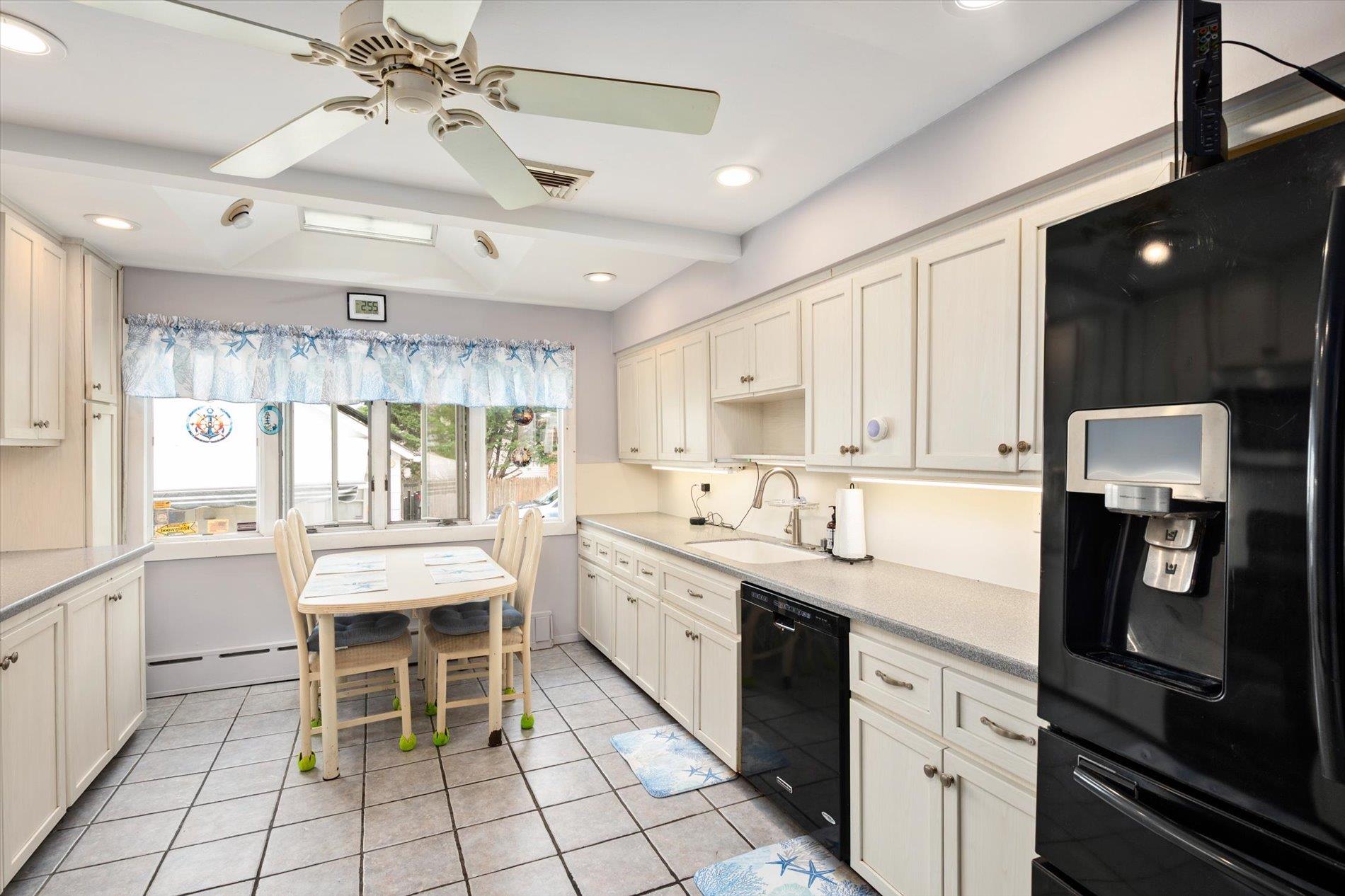 696 Madison Avenue, Lindenhurst, New York image 11