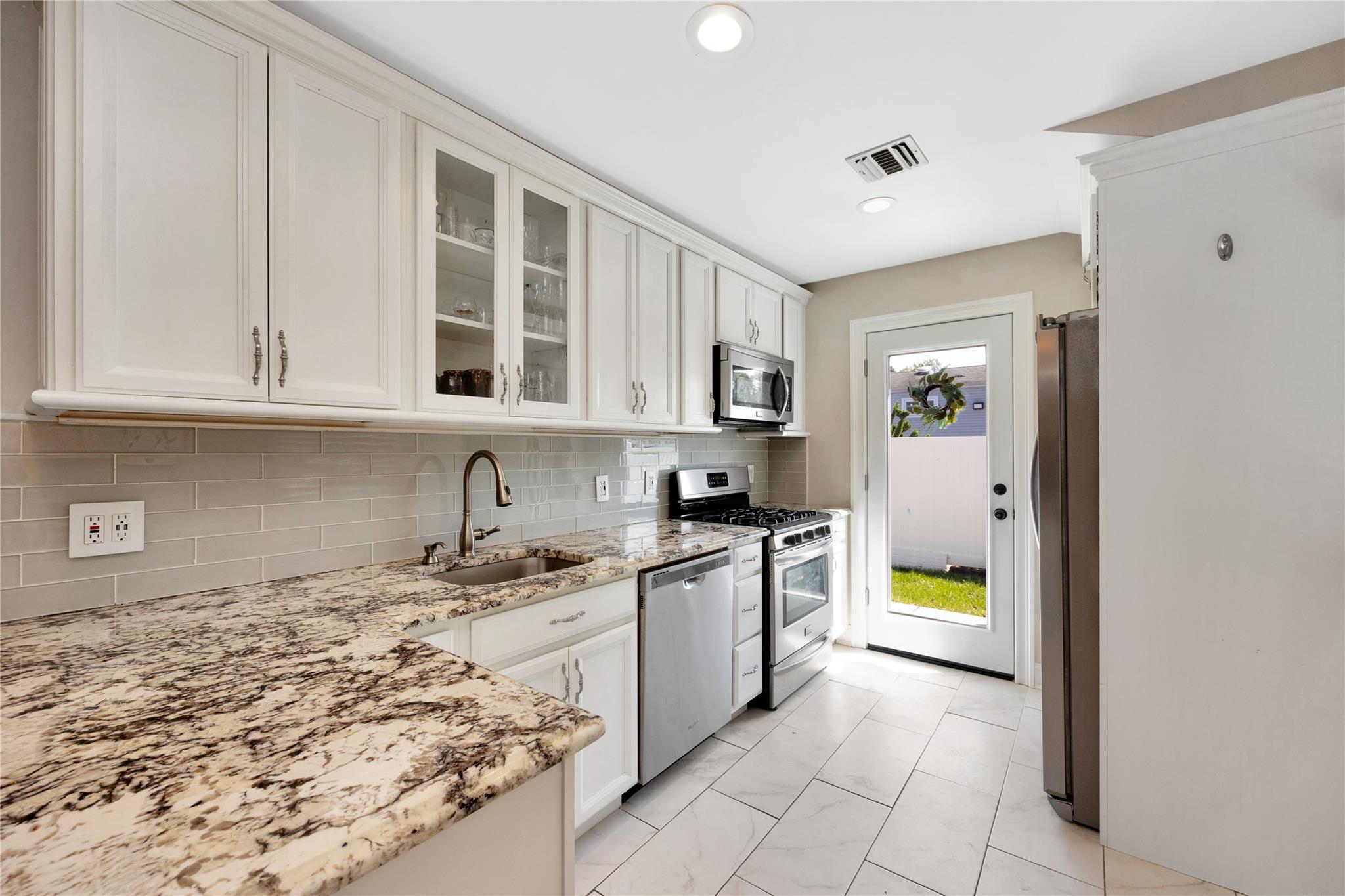 651 Hyman Avenue, Bay Shore, New York image 8