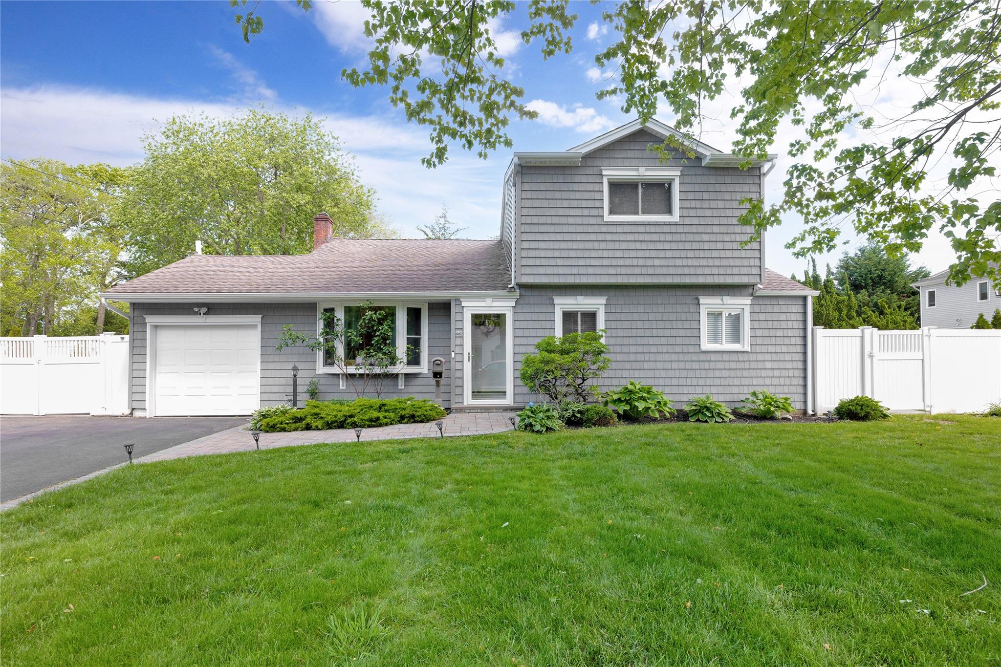 651 Hyman Avenue, Bay Shore, New York image 1