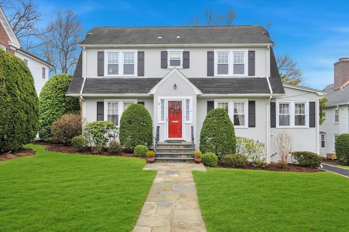 Stratford Road, Scarsdale, New York - 4 Bedrooms  
3 Bathrooms  
9 Rooms - 