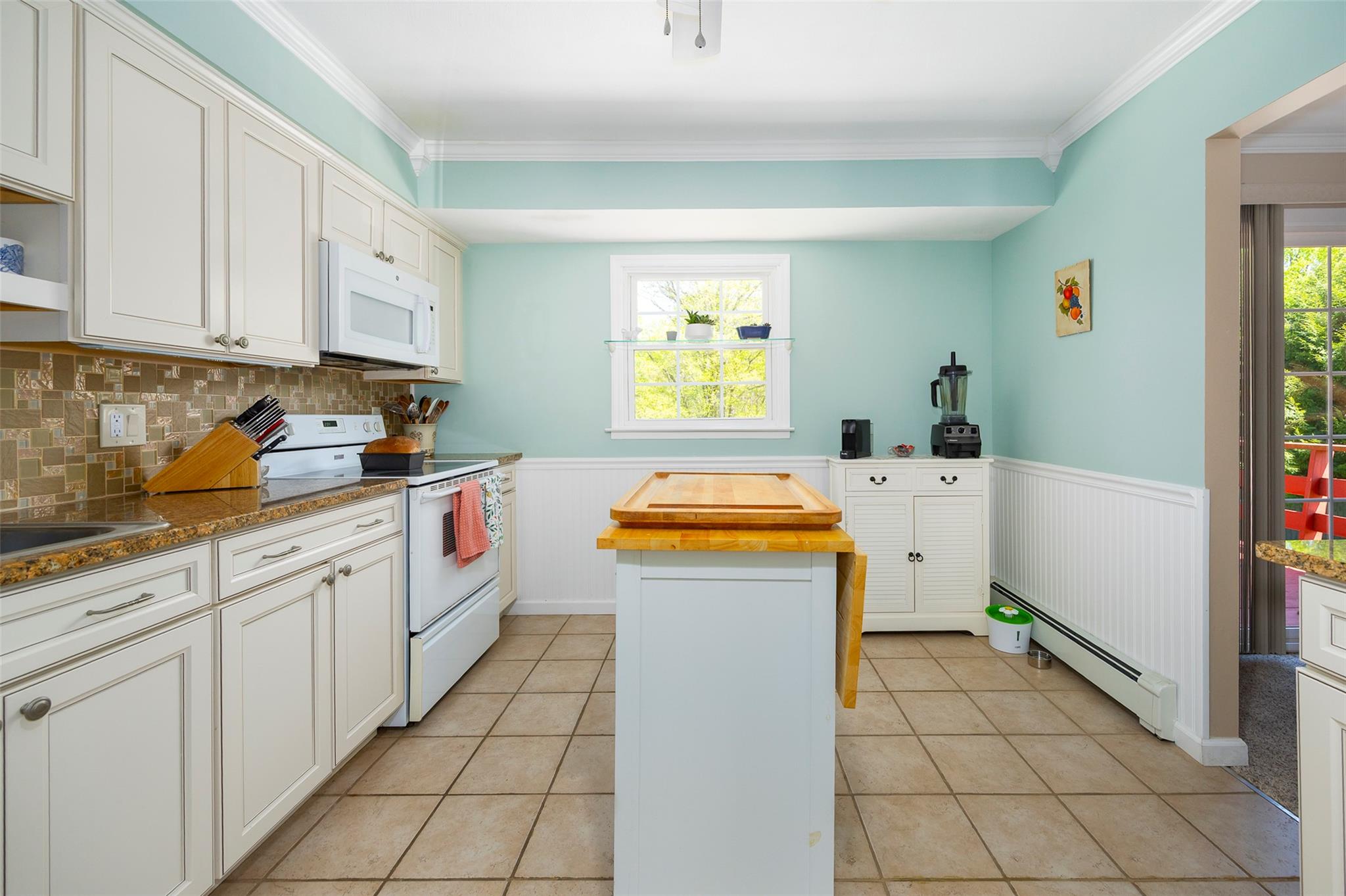 500 N Quaker Lane, Hyde Park, New York image 11