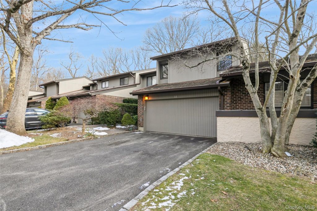 Photo of 33 Club House Court #33, Jericho, NY 11753 (MLS # 947093)