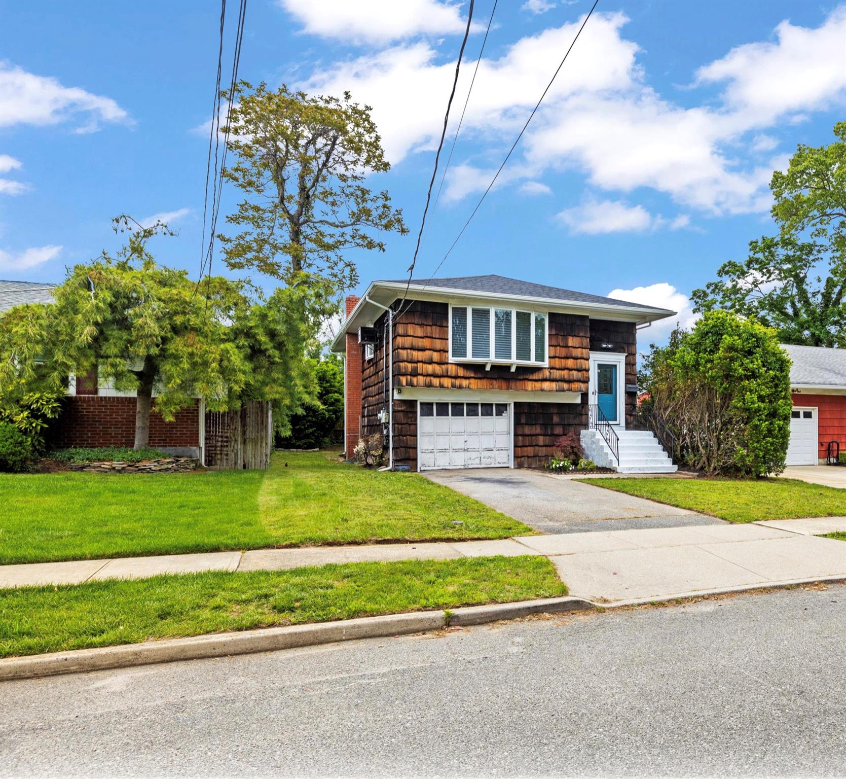 23 Cherokee Street, Massapequa, New York image 1