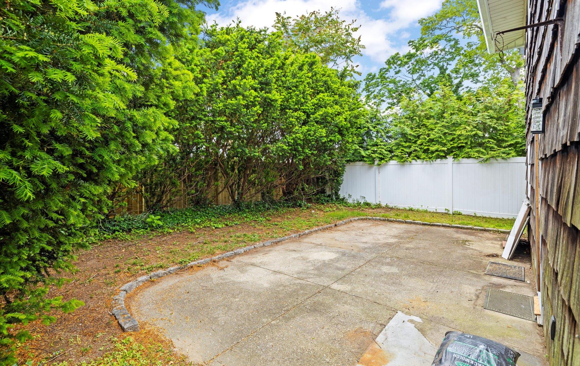 23 Cherokee Street, Massapequa, New York image 24