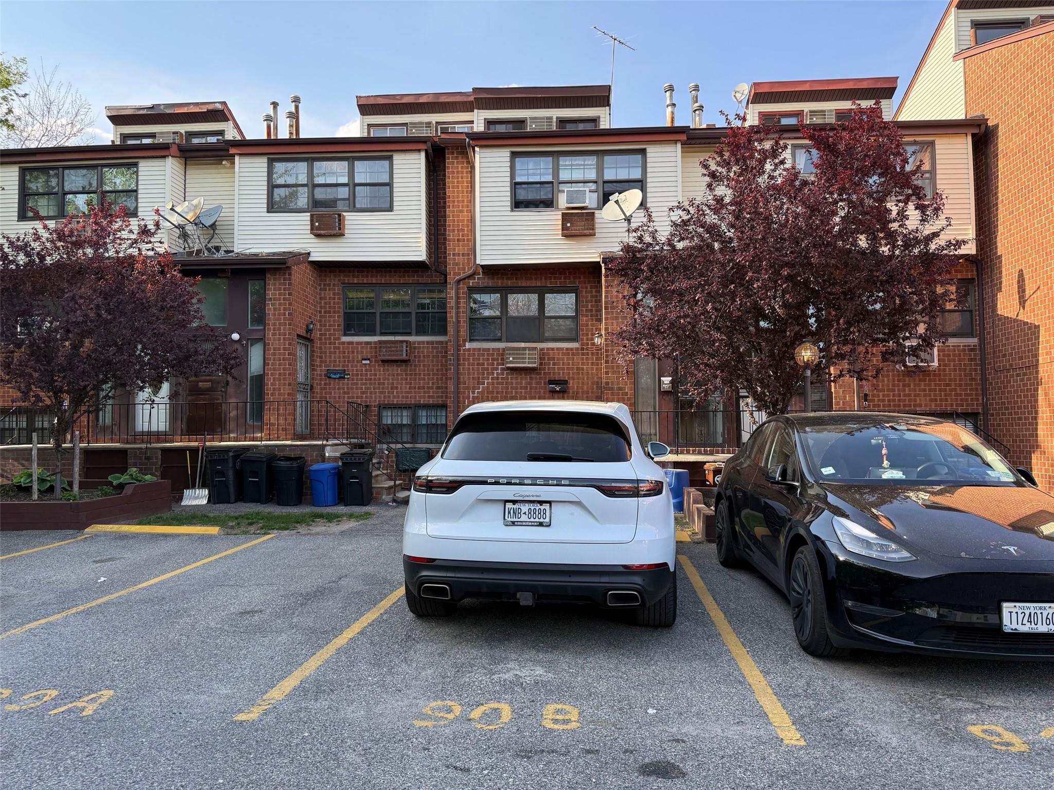Cove Court 90B, College Point, Queens, NY - 1 Bedrooms  
1 Bathrooms  
3 Rooms - 