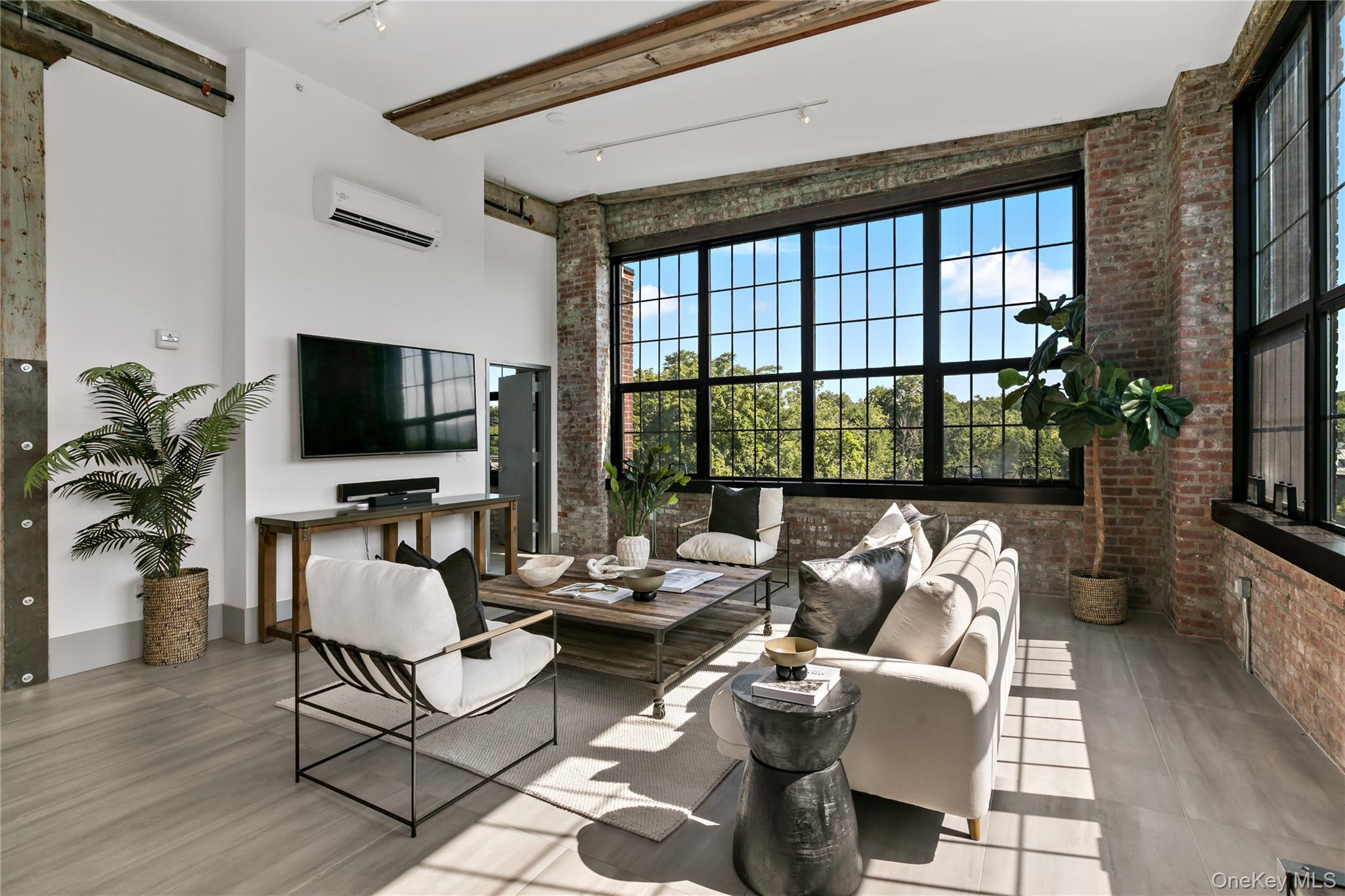 1 E Main Street 404