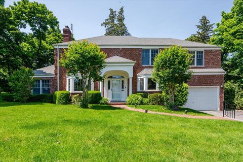 14 Pond Park Road Great Neck NY 11023