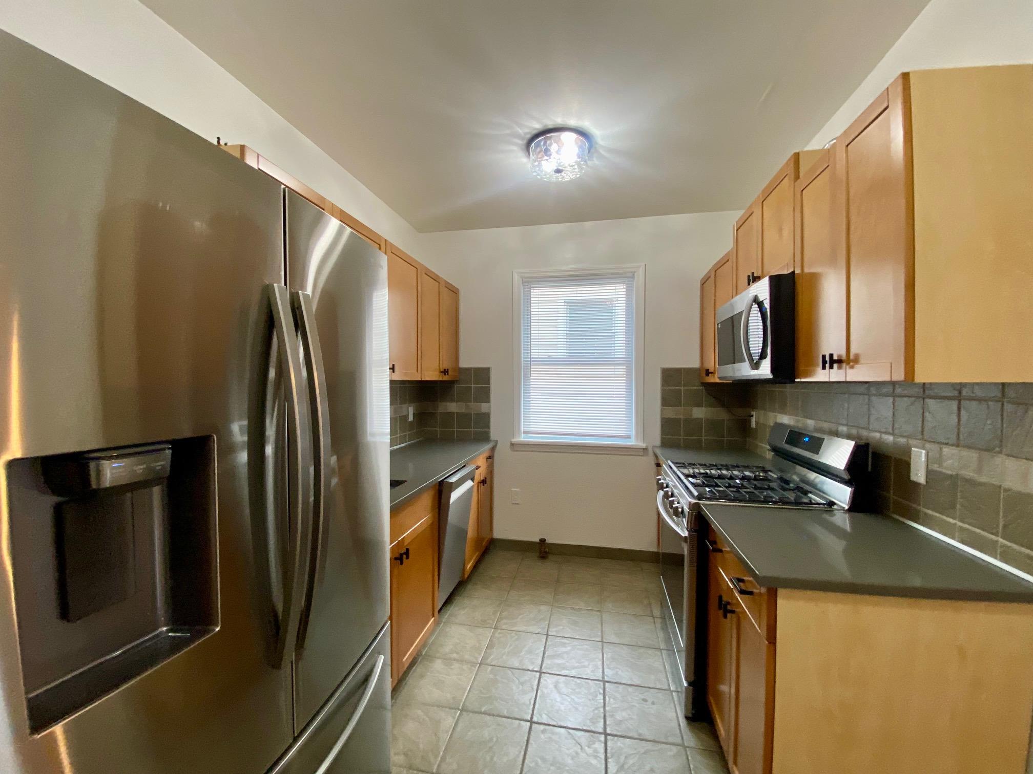 85th Street 2, Glendale, Queens, NY - 3 Bedrooms  
1 Bathrooms  
6 Rooms - 