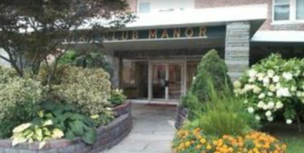 250 W Merrick Road 2M