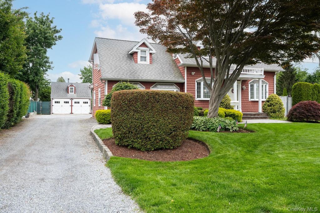 Photo of 18 Loring Road, Levittown, NY 11756 (MLS # 967536)