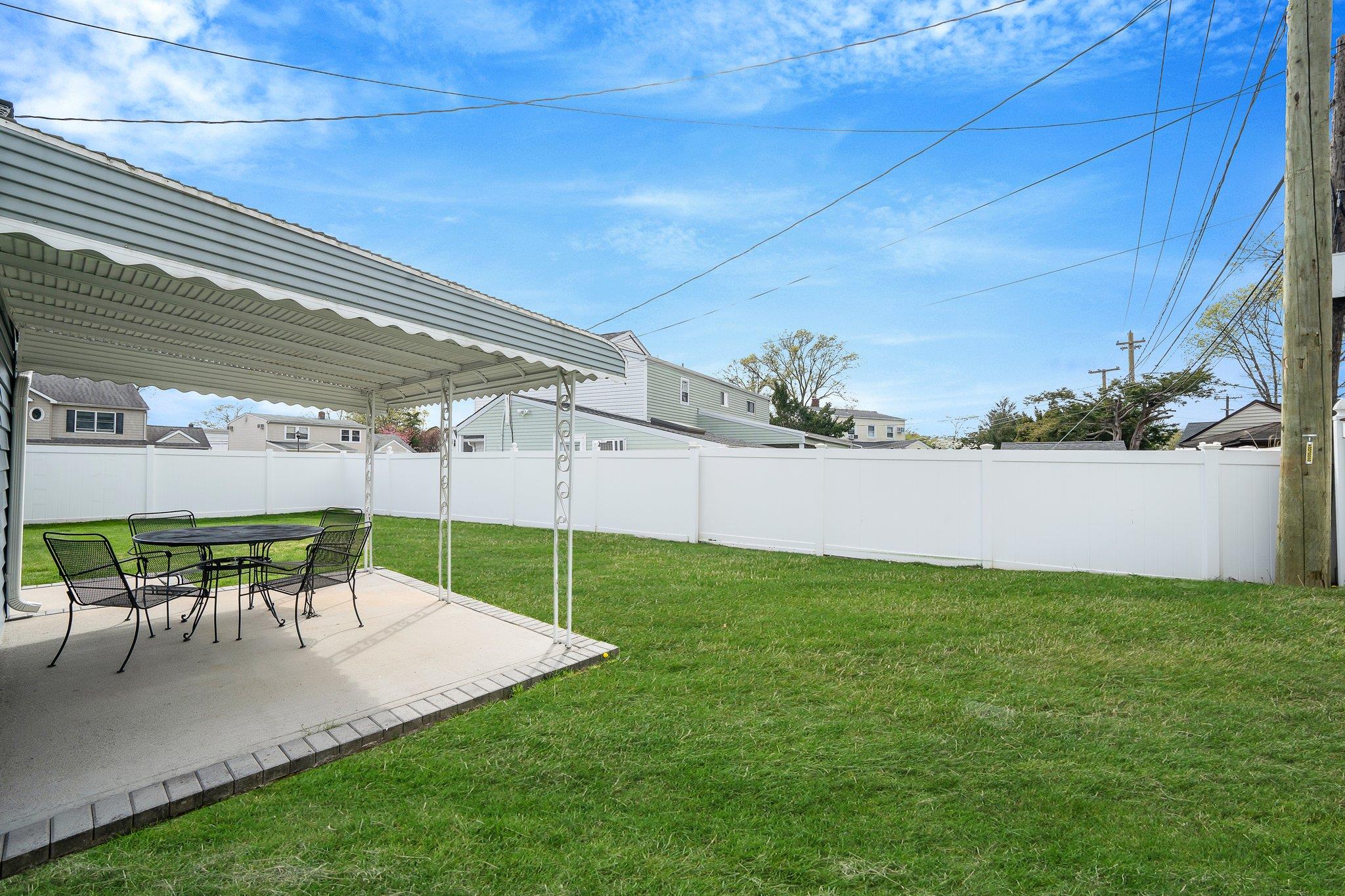2 Poppy Lane, Levittown, New York image 20