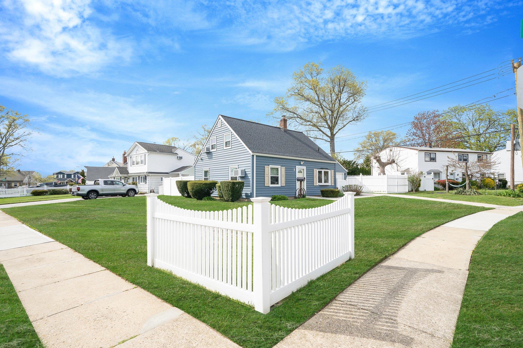 2 Poppy Lane, Levittown, New York image 5