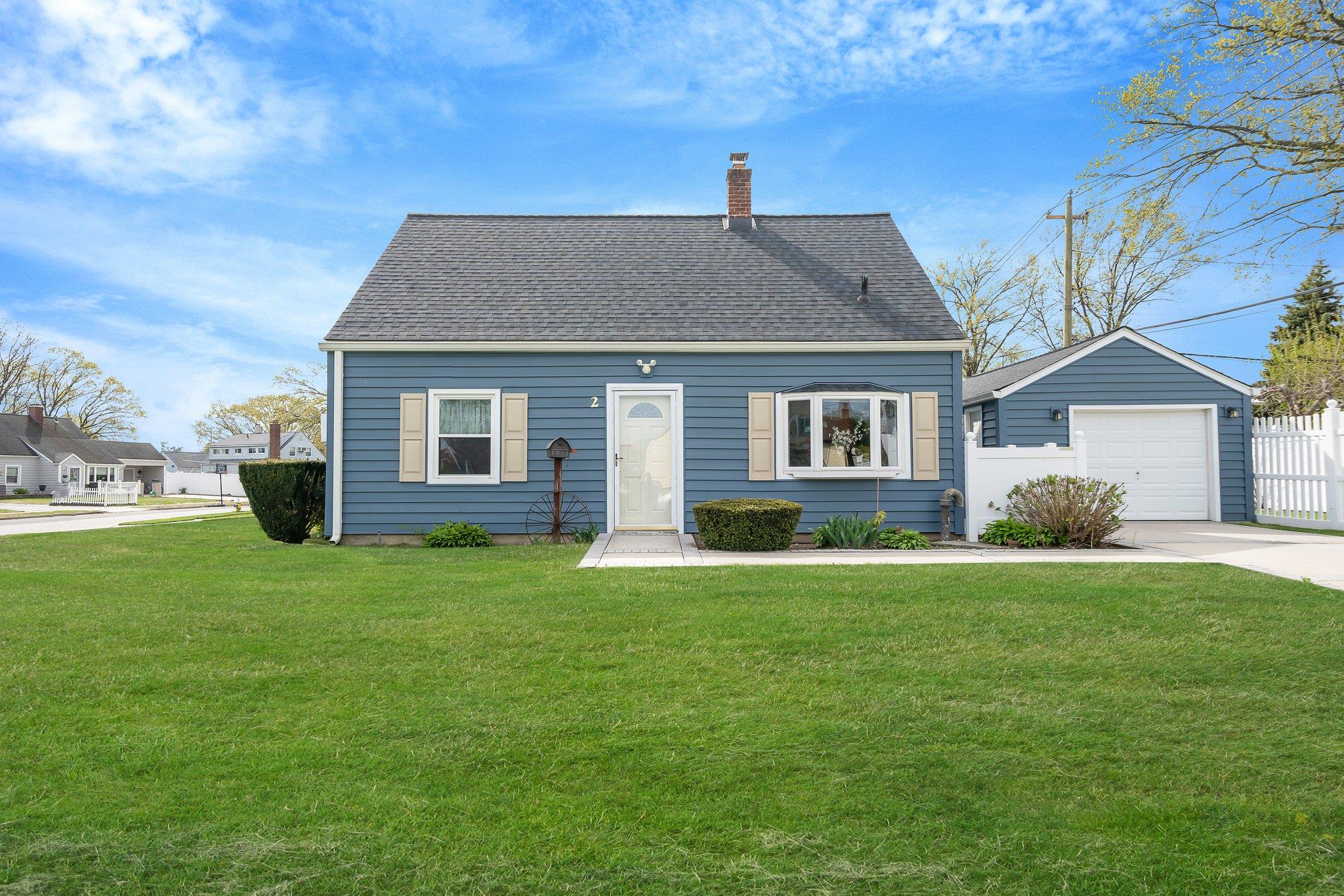2 Poppy Lane, Levittown, New York image 1