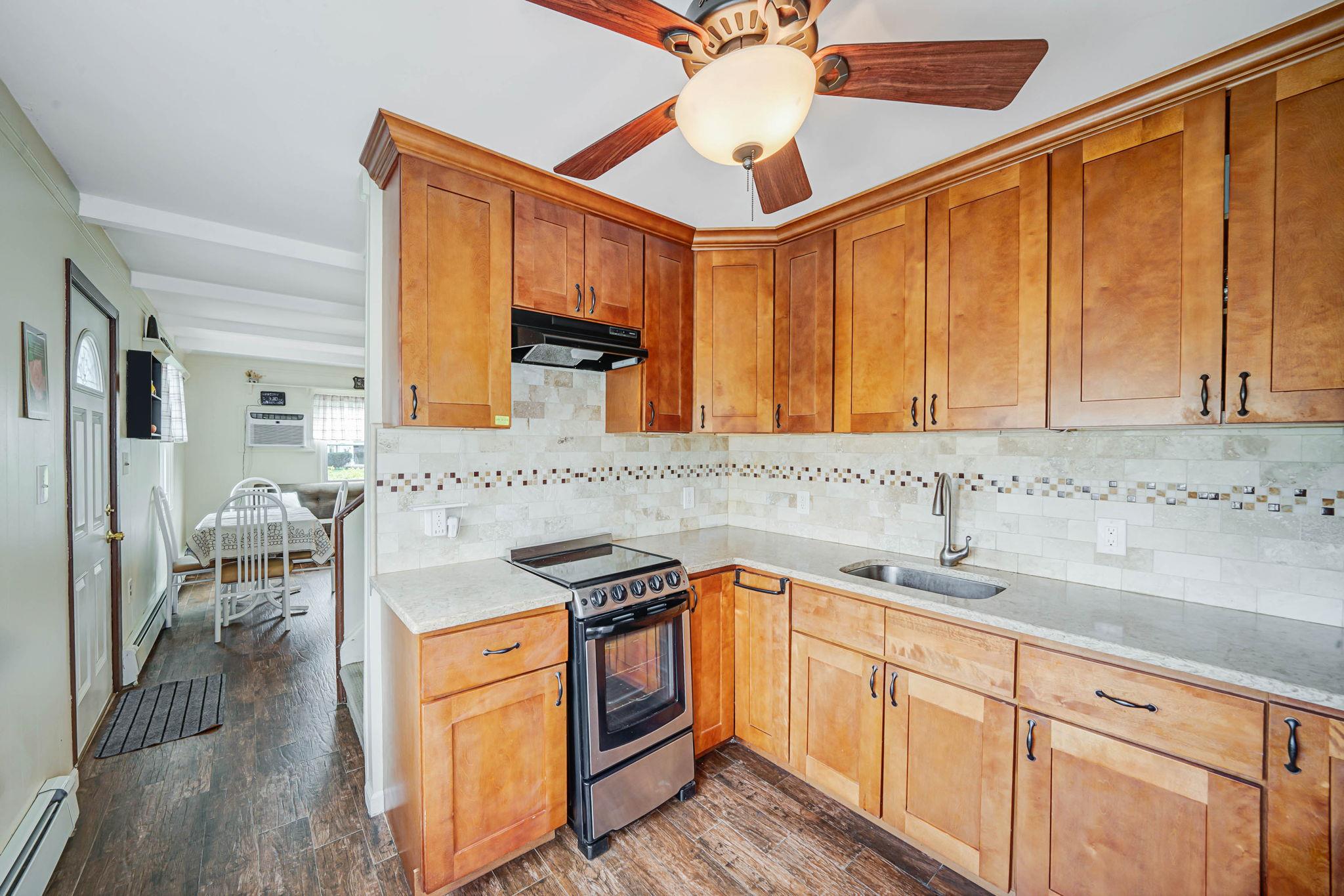 2 Poppy Lane, Levittown, New York image 12
