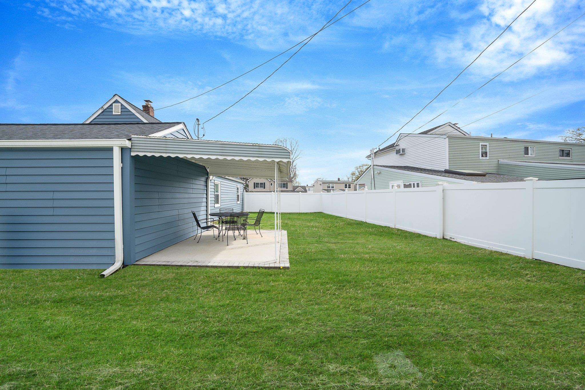 2 Poppy Lane, Levittown, New York image 21