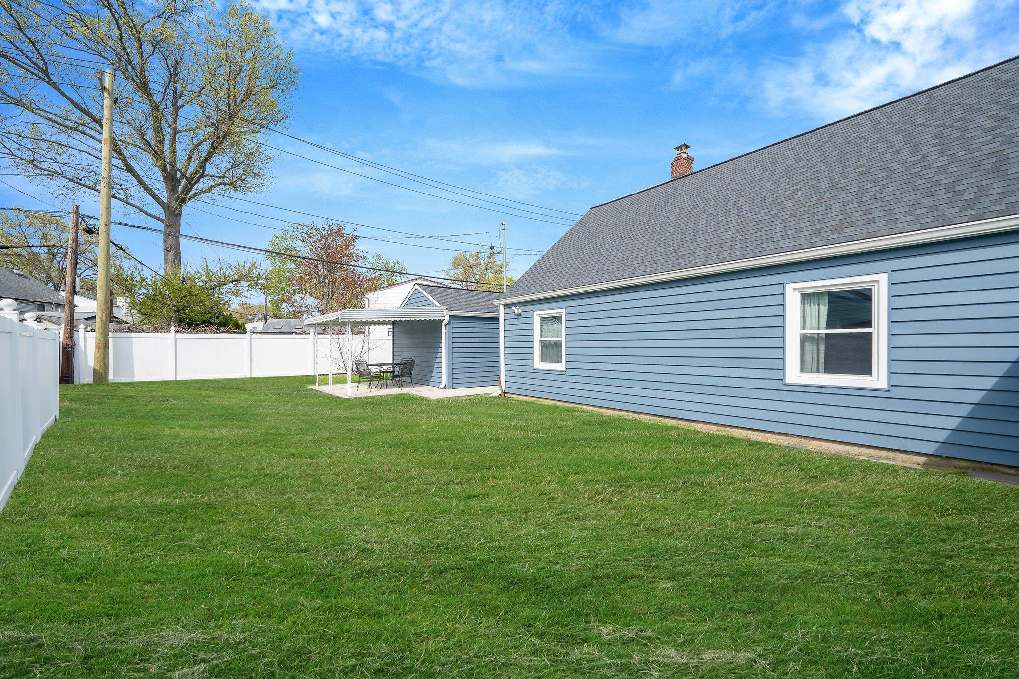 2 Poppy Lane, Levittown, New York image 26