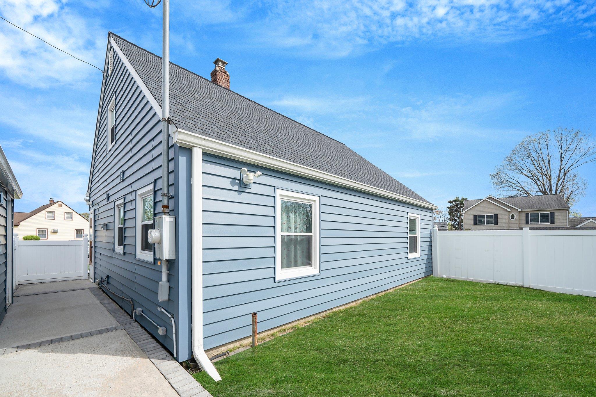 2 Poppy Lane, Levittown, New York image 24