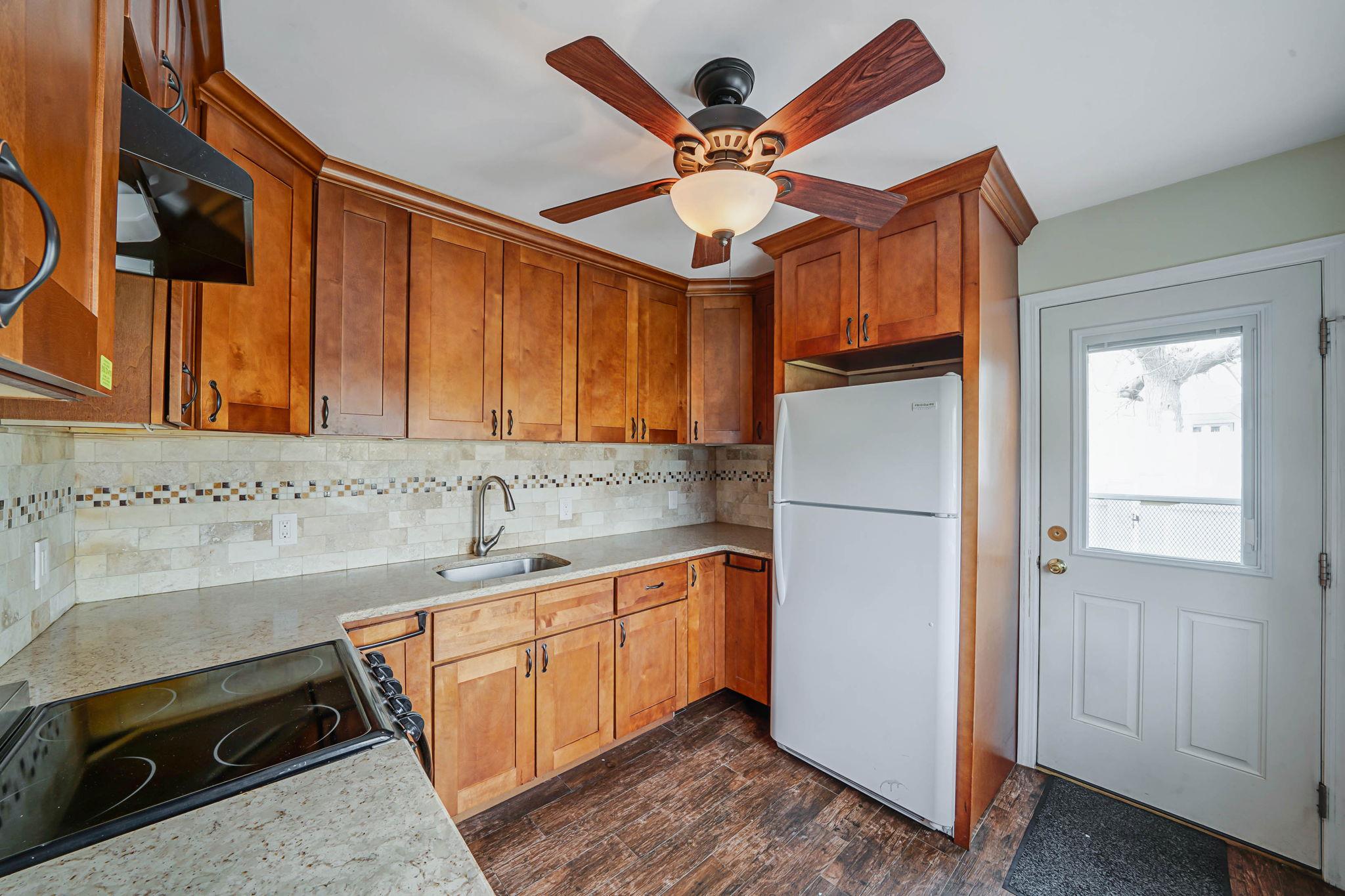 2 Poppy Lane, Levittown, New York image 10