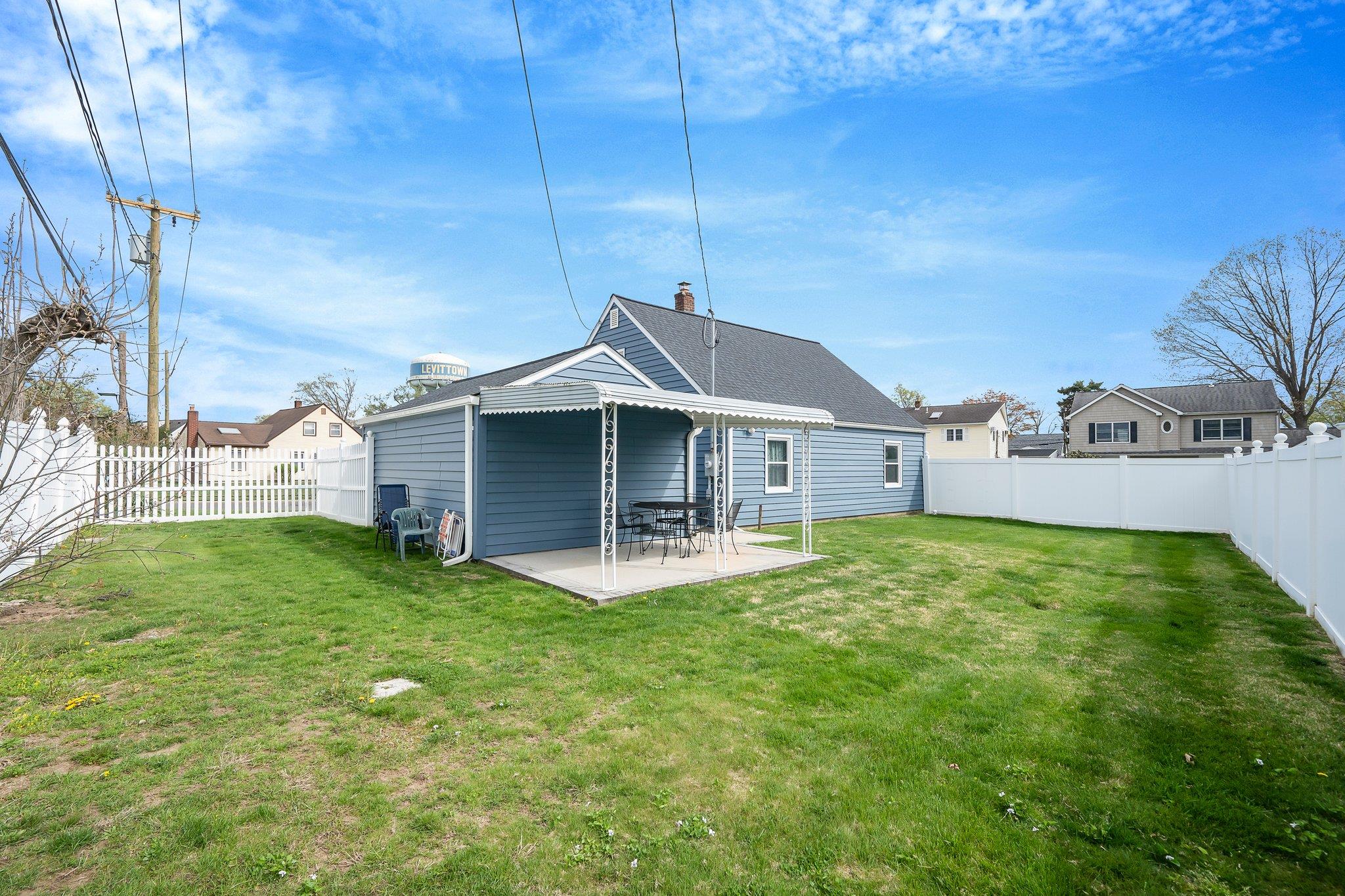 2 Poppy Lane, Levittown, New York image 22