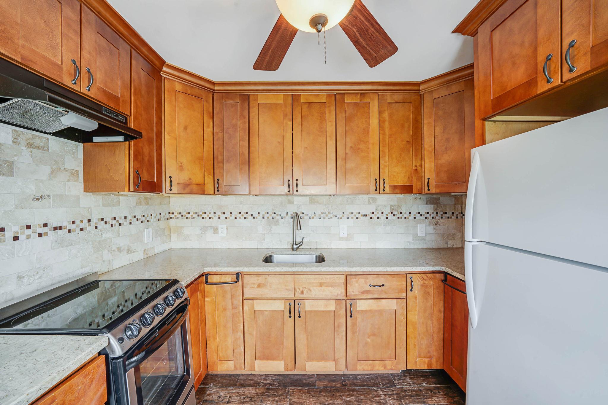 2 Poppy Lane, Levittown, New York image 11