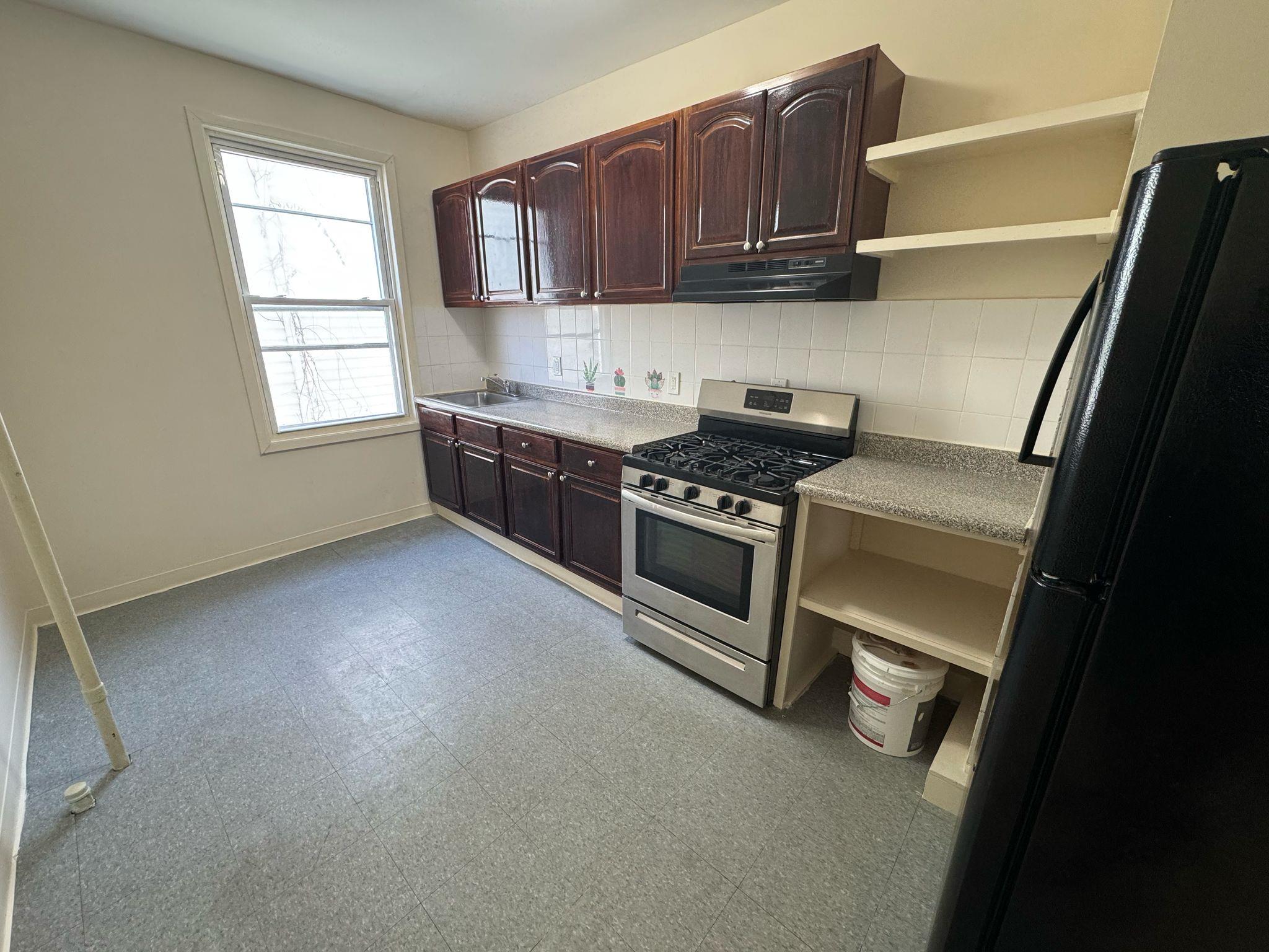 N 9th Avenue 5, Mount Vernon, New York - 3 Bedrooms  
1 Bathrooms  
5 Rooms - 